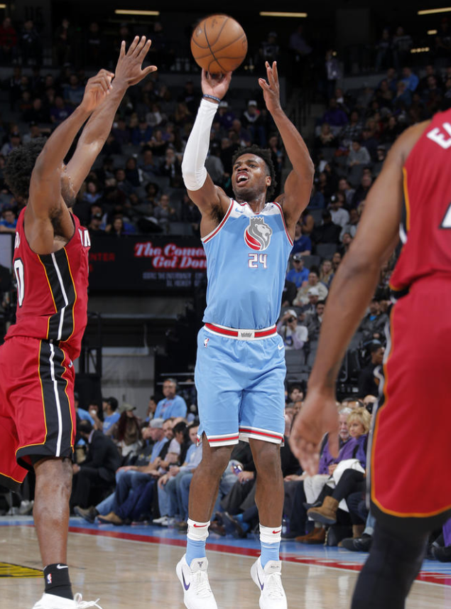 关于德甲赛程吃紧，萨克拉门托国王国际比赛日外线爆发，管理层满意，资深球员宣示担当的信息